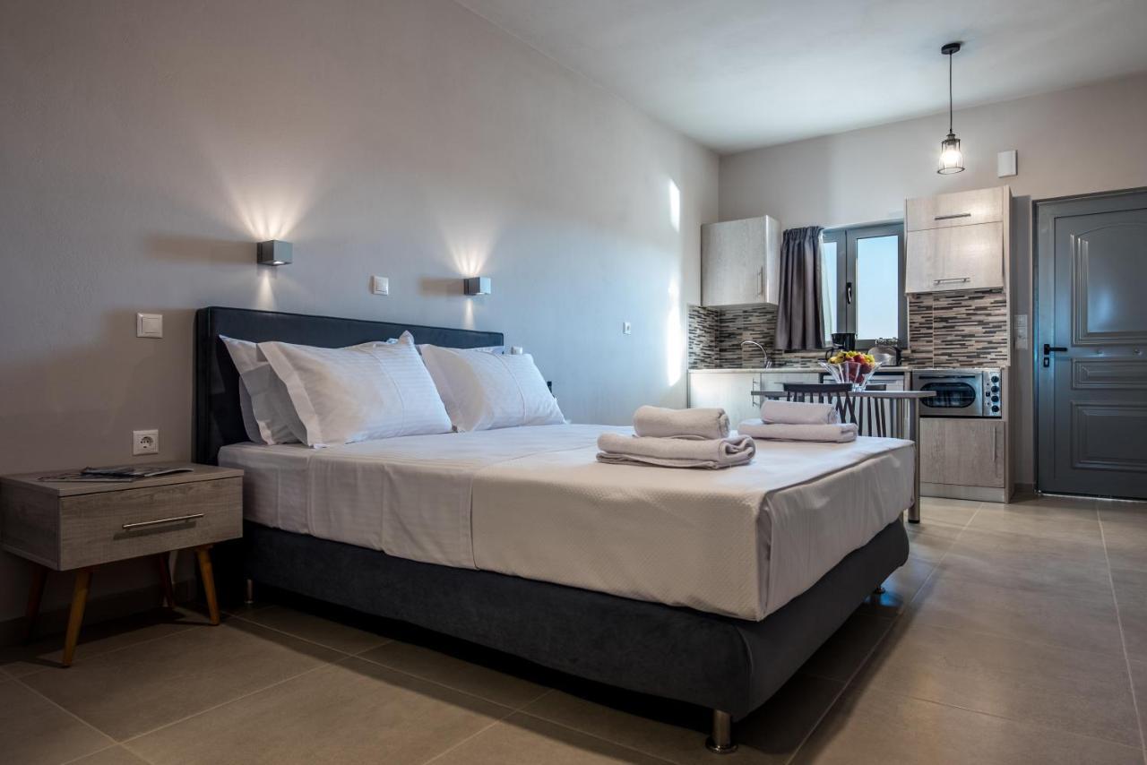 Asteri Apartments Und Studios Makrýgialos Esterno foto