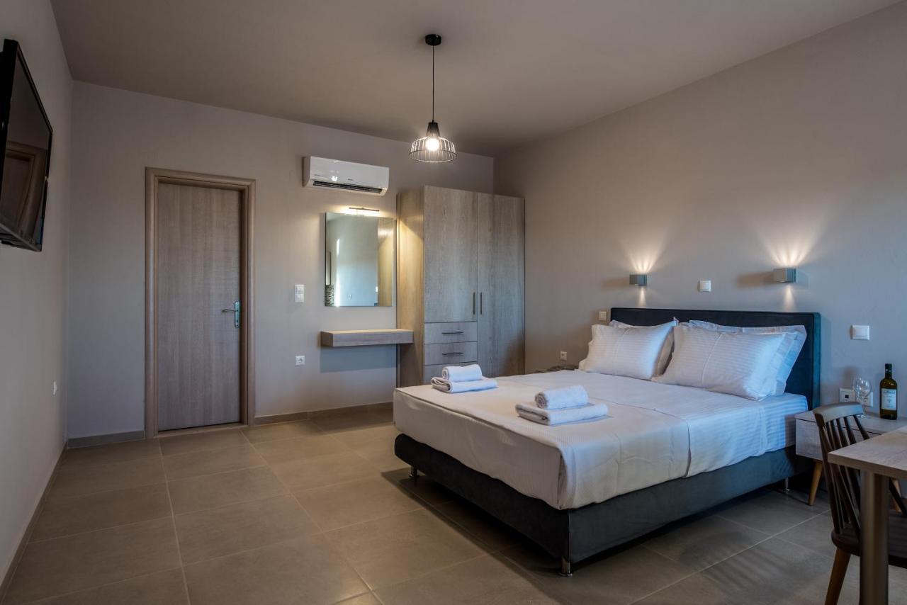 Asteri Apartments Und Studios Makrýgialos Esterno foto